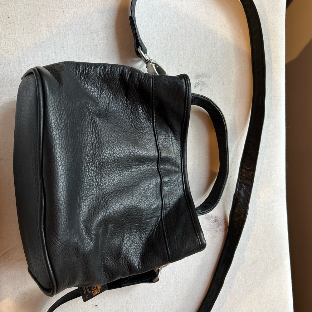 Canyon Outback Black Leather Crossbody Bag